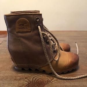 NWOT Women Sorel wedge booties